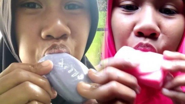 Viral wanita yang memakan sabun di media sosial