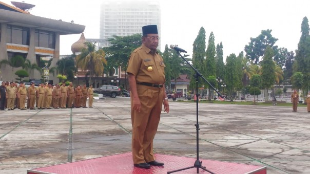 Gubernur Riau, Wan Thamrin Hasyim saat apel terakhir menjabat sebagai Gubernur Riau