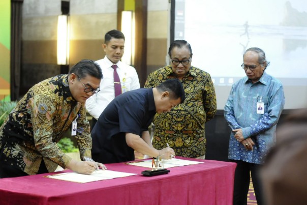 Penandatanganan kerjasama antara Bank Riau Kepri dengan Kejati Riau dalam bidang Perdata dan Tata Usaha Negara