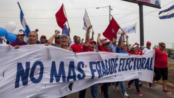 Masyarakat Nikaragua menggelar aksi memprotes kebijakan Presiden Daniel Ortega. Foto: int 