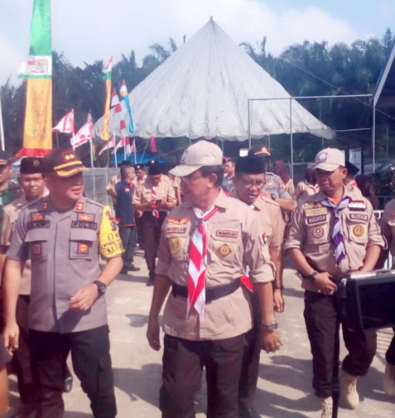 Bupati HM Wardan selaku Ketua Majelis Pembimbing Cabang (Kamabicab) saat membuka kegiatan perkemahan/ADV