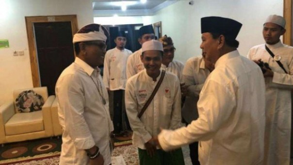 Prabowo bertemu dengan Nono, kepala desa yang sempat ditahan karena mendukung dirinya. Foto: int 