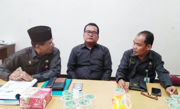 Kadis Kominfo Kuansing, Ir. H. Syamsir Alam, MM, Kabid Komunikasi, Mulyadi Harun, Kasi Penyiaran, Hamsirman, MS saat ekspos di KPID/zar