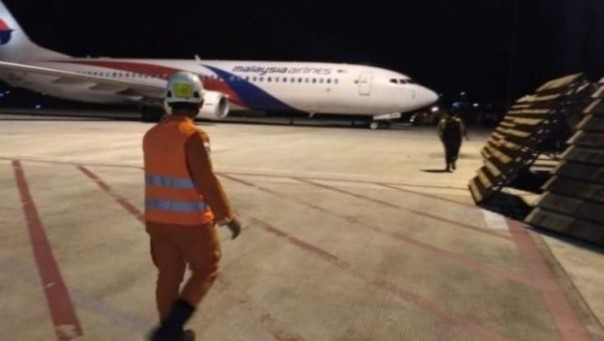 Pesawat Malaysia Airlines mendarat darurat di Bandara Sultan Thaha Jambi. Foto: int  
