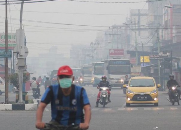 Kota Dumai termasuk salah satu daerah di Riau yang paling parah diterjang kabut asap akibat Karhutla. Foto: int 