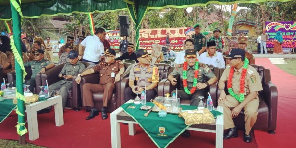 Bupati Kuansing H. Mursini, membuka secara resmi TNI Manunggal Membangun Desa (TMMD), ke-104 di Desa Teberau Panjang Kuansing/zar