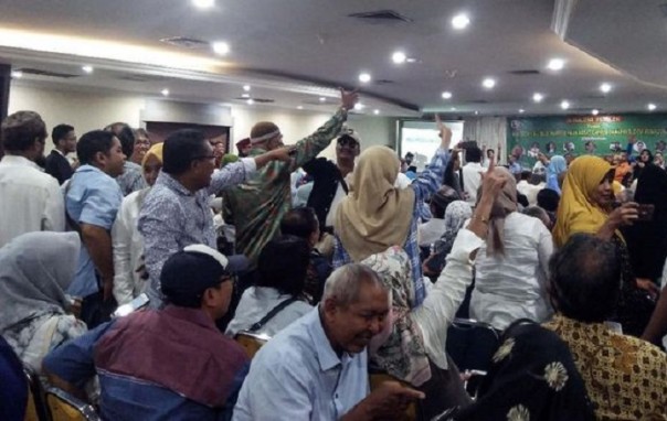 Suasana diskusi publik yang tiba-tiba heboh, saat jubir TKN Arif Budimanta menyampaikan materi. Foto: int 