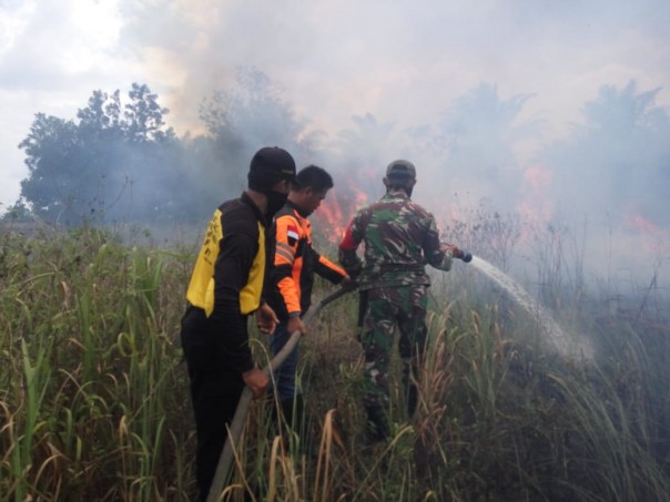 Kebakaran  lahan tepatnya di jalan Siak, Rt 01/Rw02, Desa Petani, Kecamatan Bathin Solapan./hari