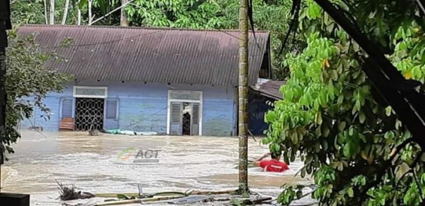 Banjir bandang yang menerjang Desa Petapahan Kuansing/ist
