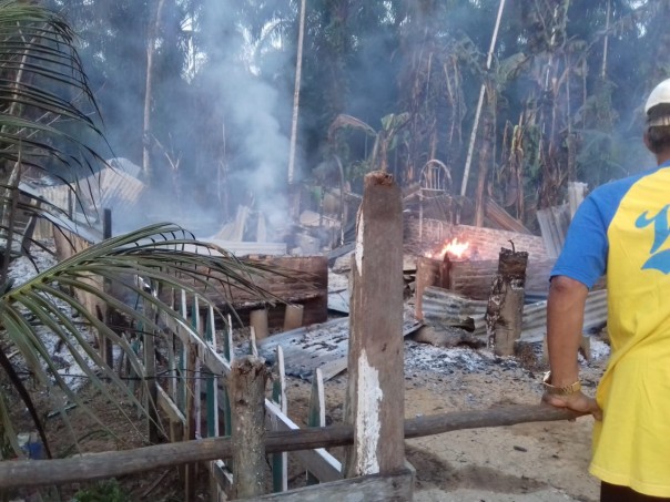 Korban kebakaran rumah, di Jalan Batin Tomat, Desa Semunai Kecamatan Pinggir.