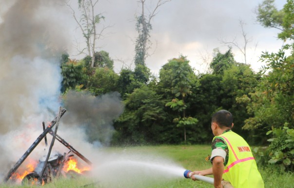 Foto simulasi kebakaran di Lanud Roesmin Nurjadin Rabu (27/2) kemarin