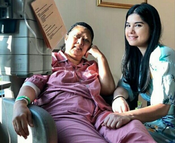 Ani Yudhoyono ditemani menantunya, Annisa Pohan (foto/instagram) 