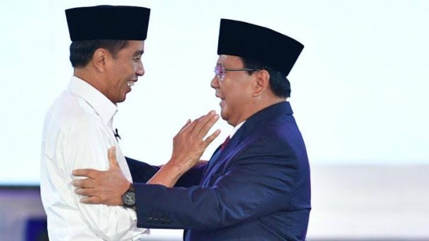 Jokowi bersama Prabowo usai debat Pilpres 2019 (foto/int) 