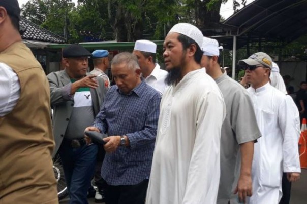Amien Rais ikut berorasi dalam aksi damai FUI di Kantor KPU Pusat kawasan Menteng, Jakarta Pusat. Foto: int 