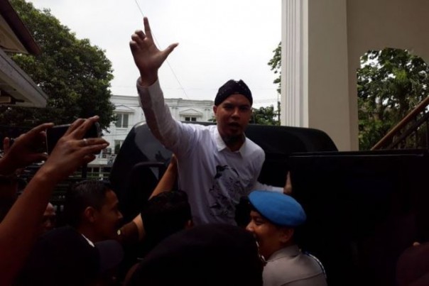 Ahmad Dhani usai menjalani persidangan di PN Surabaya. Foto: int 