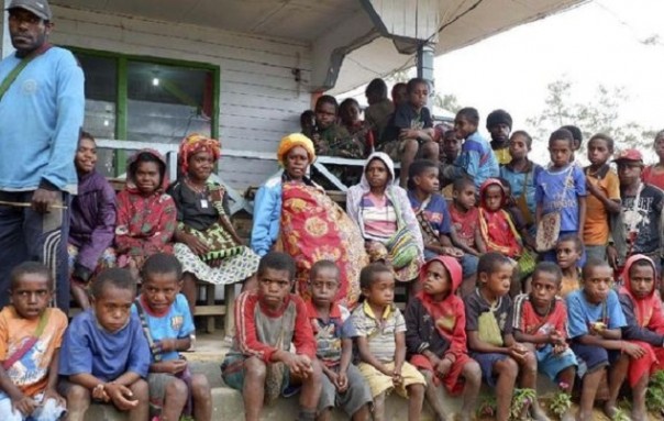 Warga Nduga yang mengungsi ke Wamena. Saat ini mereka terancam krisis kebutuhan bahan pokok untuk makan dan minum. Foto: int 