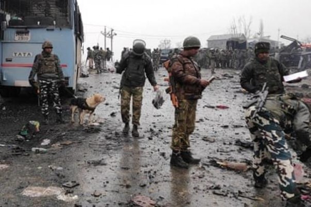 Pembunuhan tentara India di Kashmir memicu ketegangan antara India dan Pakistan (Foto; Younis Khaliq / Reuters)