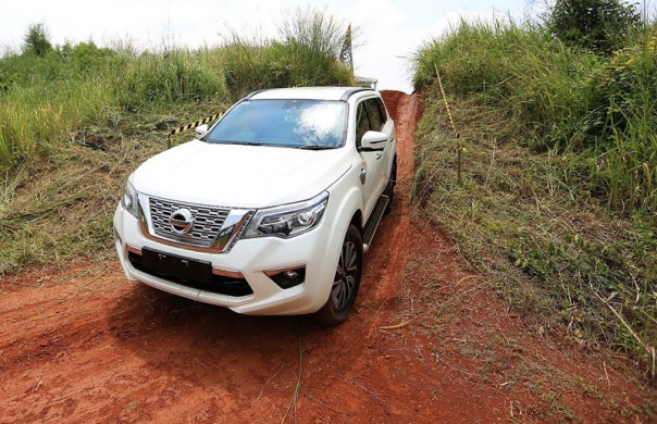 Ketangguhan All New Nissan Terra saat menjajal mud bogger area off-road./ist