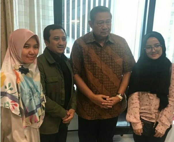 Ustaz Yusuf Mansur bertemu SBY saat jenguk Ani Yudhoyono di Singapura (foto/instagram) 