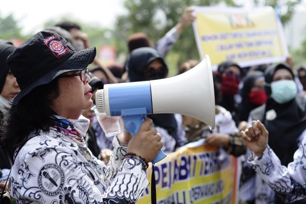 Aksi demo guru di Pekanbaru yang menuntut Perwako No 9 tahun 2019 direvisi.