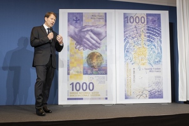 Uang pecahan 1.000 franc Swiss diperlihatkan pertama kali ke publik, Selasa (5/3) di Zurich. Foto: int 