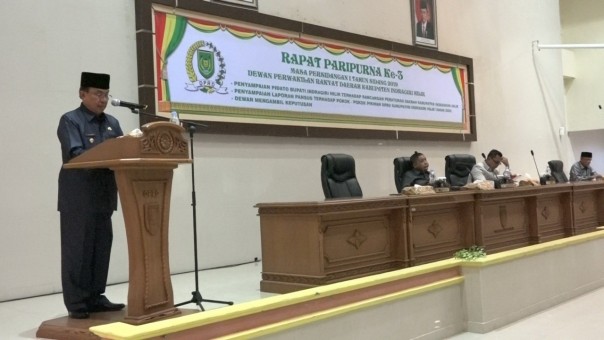 HM Wardan menyampaikan empat Rancangan Peraturan Daerah di Rapat Paripurna Ke-3 Masa Persidangan I DPRD Kabupaten Inhil/ADV