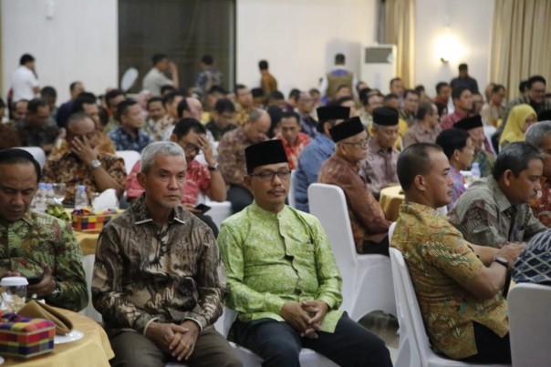Asisten Pemerintahan dan Kesra Pemkab Siak L Budhi Yuwono saat menghadiri ramah tamah dengan Kepala BNPB, Gubernur Riau /lin