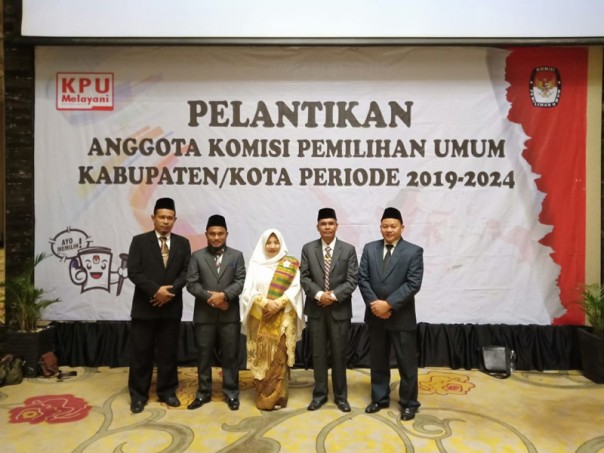 Lima Komisioner KPU Dumai periode 2019-2024 yang baru dilantik/zal