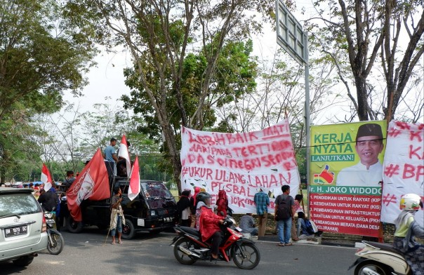 Masyarakat Koto Aman Tapung Hilir Kampar menuntut Janji Presiden Joko Widodo terkait semgketa lahan dengan PT SBAL
