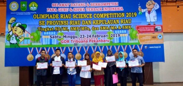 Sarifah Ratih Uswatun Khasanah (36), Guru Madrasah Aliyah asal Kabupaten Siak meraih 5 besar di Olimpiade Riau Science Competition Guru (OSRC) 2019/lin