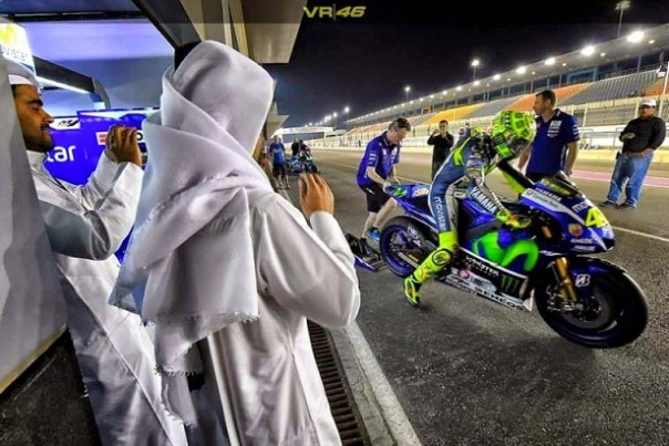 Rossi tampil sebagai yang tercepat dalam latihan bebas pertama di MotoGP Qatar di Sirkuit Losail.  Foto: int 