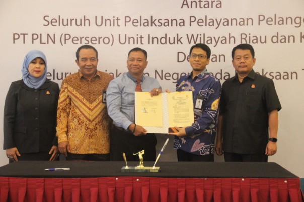 PT PLN (Persero) Unit Induk Wilayah Riau dan Kepri dengan PT Chevron teken Perjanjian Pemanfaatan Lahan Bersama (PPLB)/ist