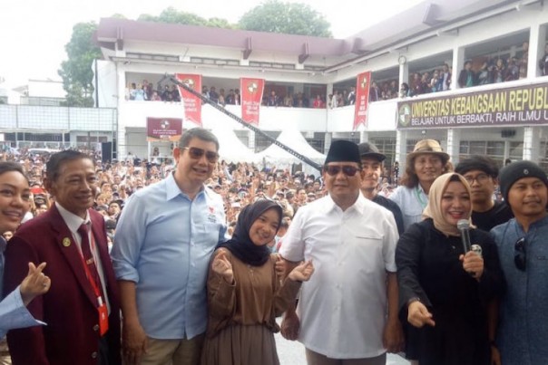 Nissa Sabyan bersama Prabowo
