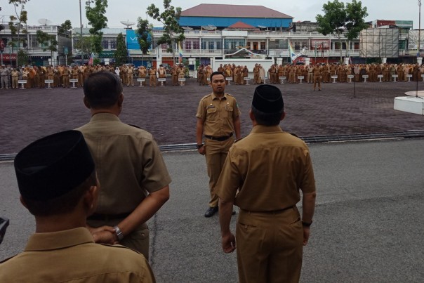 Sekda Bengkalis H Bustami HY saat memimpin apel pagi Senin/hari