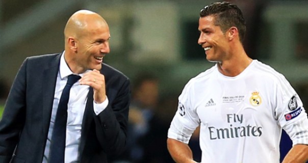 Zidane dan Ronaldo yang begitu kompak saat masih membela Madrid. Foto: int 