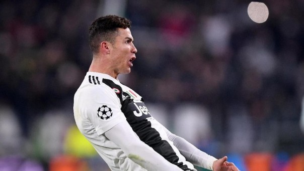 Selebrasi Cristiano Ronaldo setelah mencetak hattrick kegawang Atletico Madrid