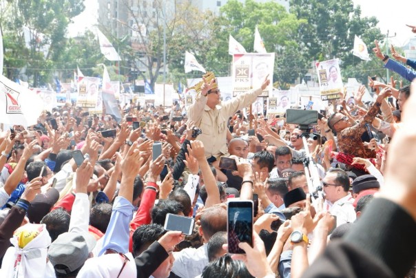 Capres Nomor Urut 02, Prabowo Subianto saat tiba di gelanggang remaja Pekanbaru, Riau