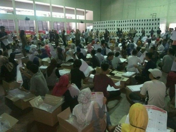 KPU Pekanbaru lakukan pelipatan surat suara