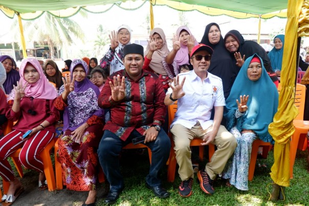 Caleg DPRD Riau Dapil I Pekanbaru nomlr urut empat, Tommy Fernando Ganih saat melakukan kampanye dialogis bersama masyarakat Muara Fajar