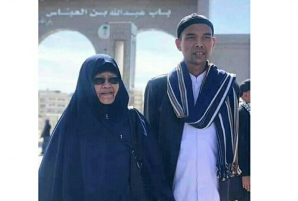 Ibunda Ustaz Abdul Somad dikabarkan meninggal dunia (foto/instagram) 