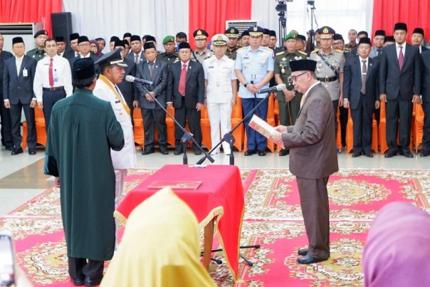 Gubernur Riau, Syamsuar saat melantik Bupati Siak definitif, Alfedri