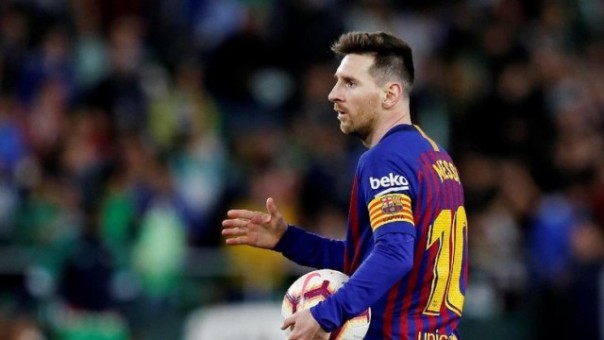 Messi sukses mencetak hattrick saat Barca bertandang ke kandang Real Betis dini hari tadi. Foto: int 