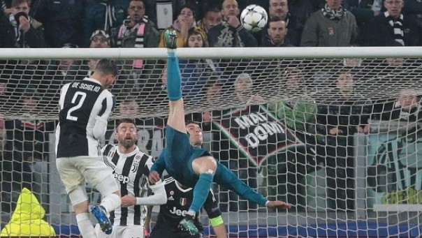 Cristiano Ronaldo mendapat aplaus dari fans Juventus ketika masih membela Real Madrid. Foto: int 