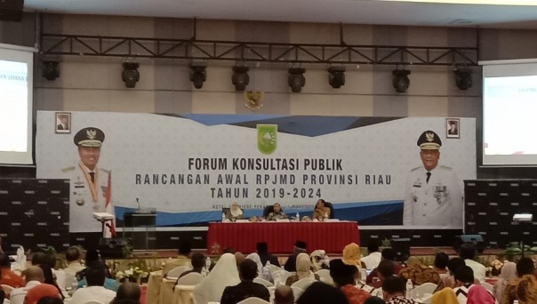 Gubernur Riau, Syamsuar saat hadiri Forum Konsultasi Publik Rencana Awal RPJMD 2019-2014