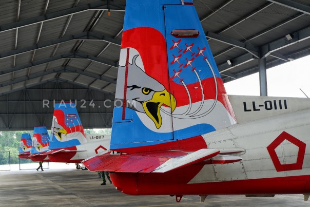 Tampilan baru pada sayap ekor Jupiter ditujukan agar masyarakat lebih cepat mengenal pesawat Jupiter Aerobatic Tim. Foto (Riau24/amri)