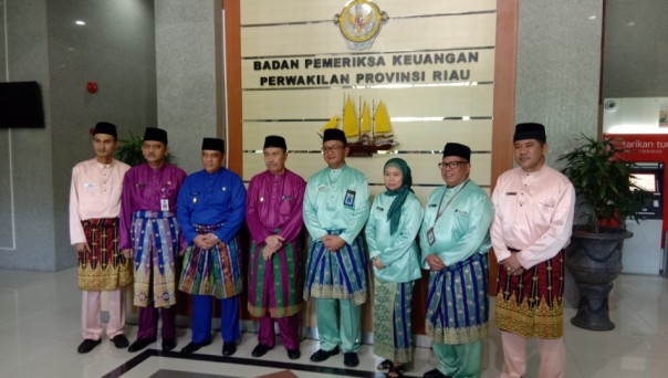Foto bersama Pemprov Riau dan BPK Perwakilan Riau