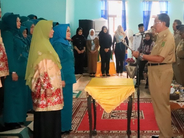 Bupati Inhil, HM Wardan melantik Pengurus TP-PKK Kabupaten Inhil /ADV