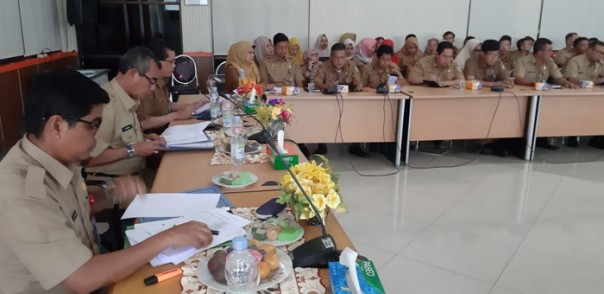  Bupati Kuansing H Mursini, didampingi Sekdakab Dianto Mampanini,dan Asisten III Agus Mandar/zar