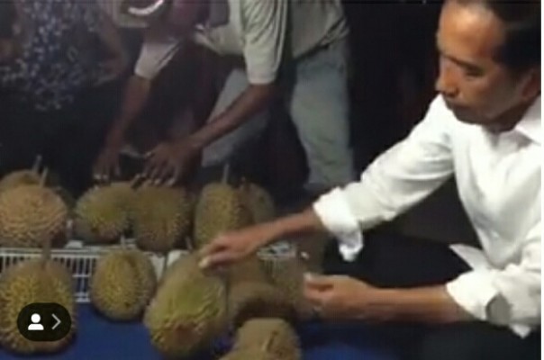 Video Jokowi beli durian di Dumai viral (foto/instagram)