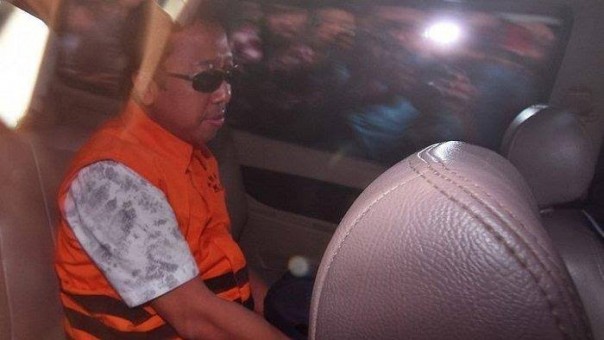 Mantan Ketum PPP, Romahurmuziy saat mengenakan rompi orange KPK